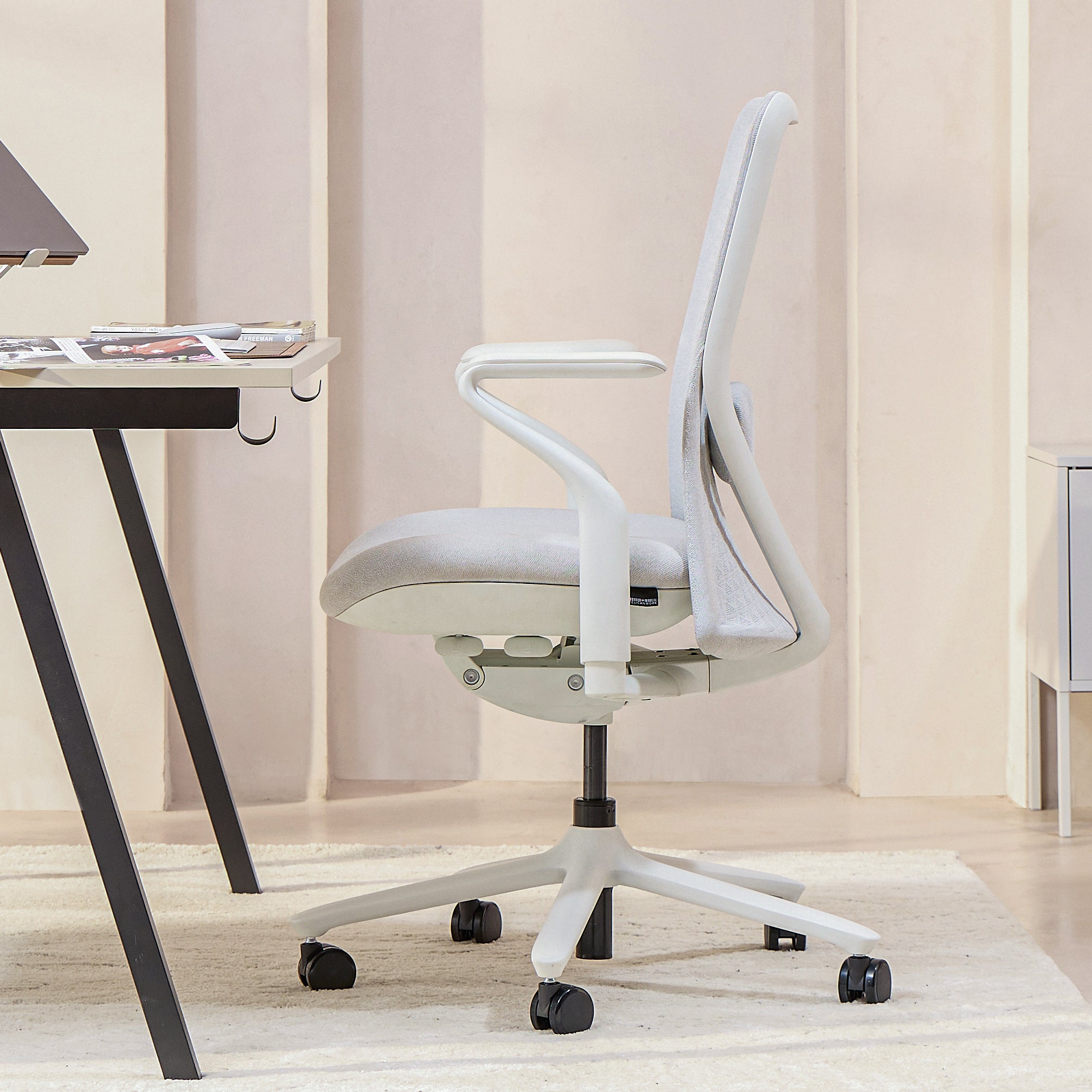 Model 92 Ergonomic Office Chair | Ivory