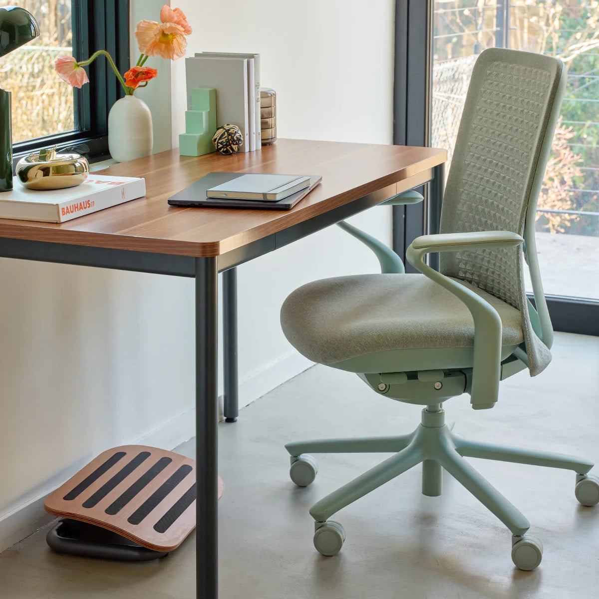 Model 92 Ergonomic Office Chair | Teal (Monocromatic)