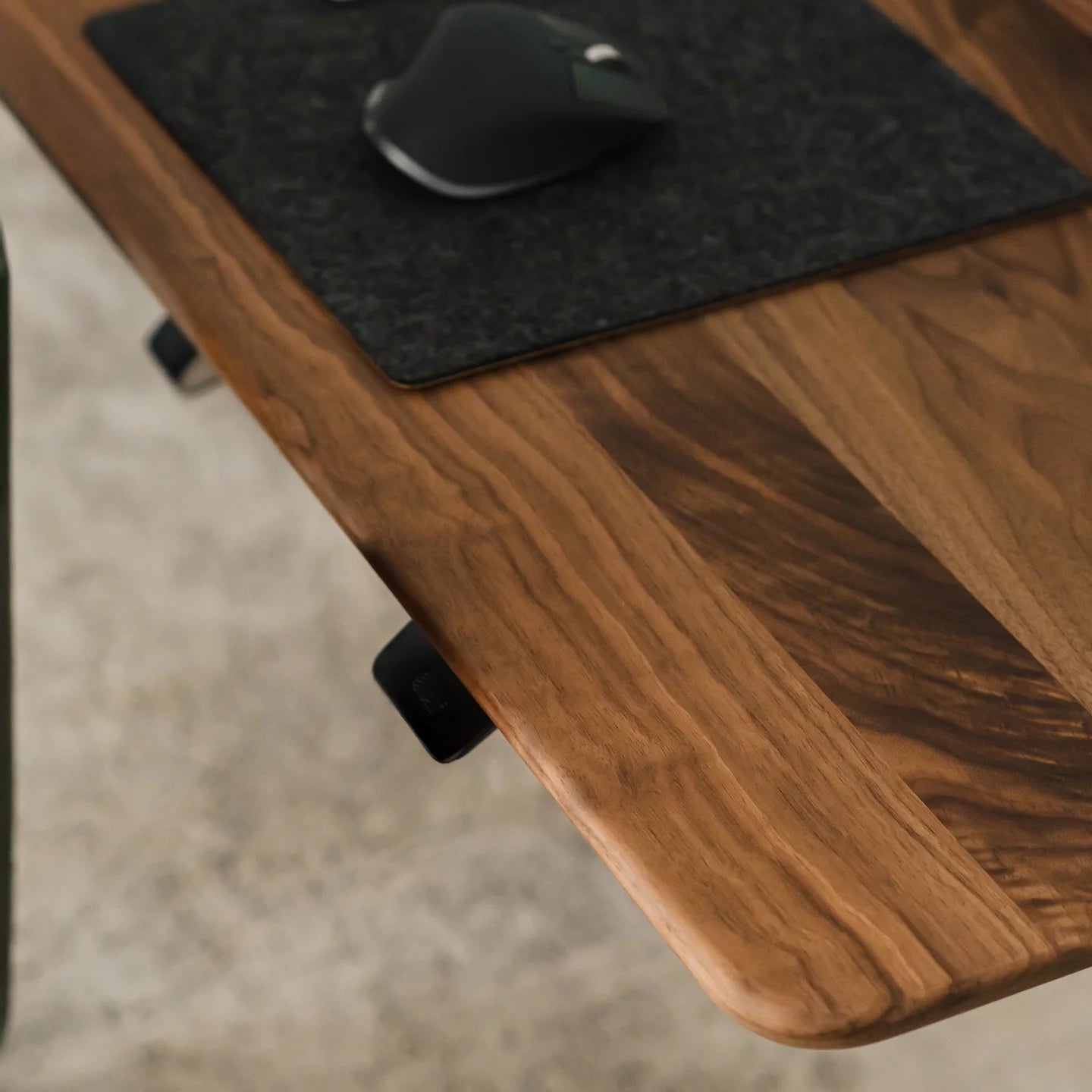 Pelicanwork Standing Desk Pro walnut color, ergonomic workspace with mouse and mat