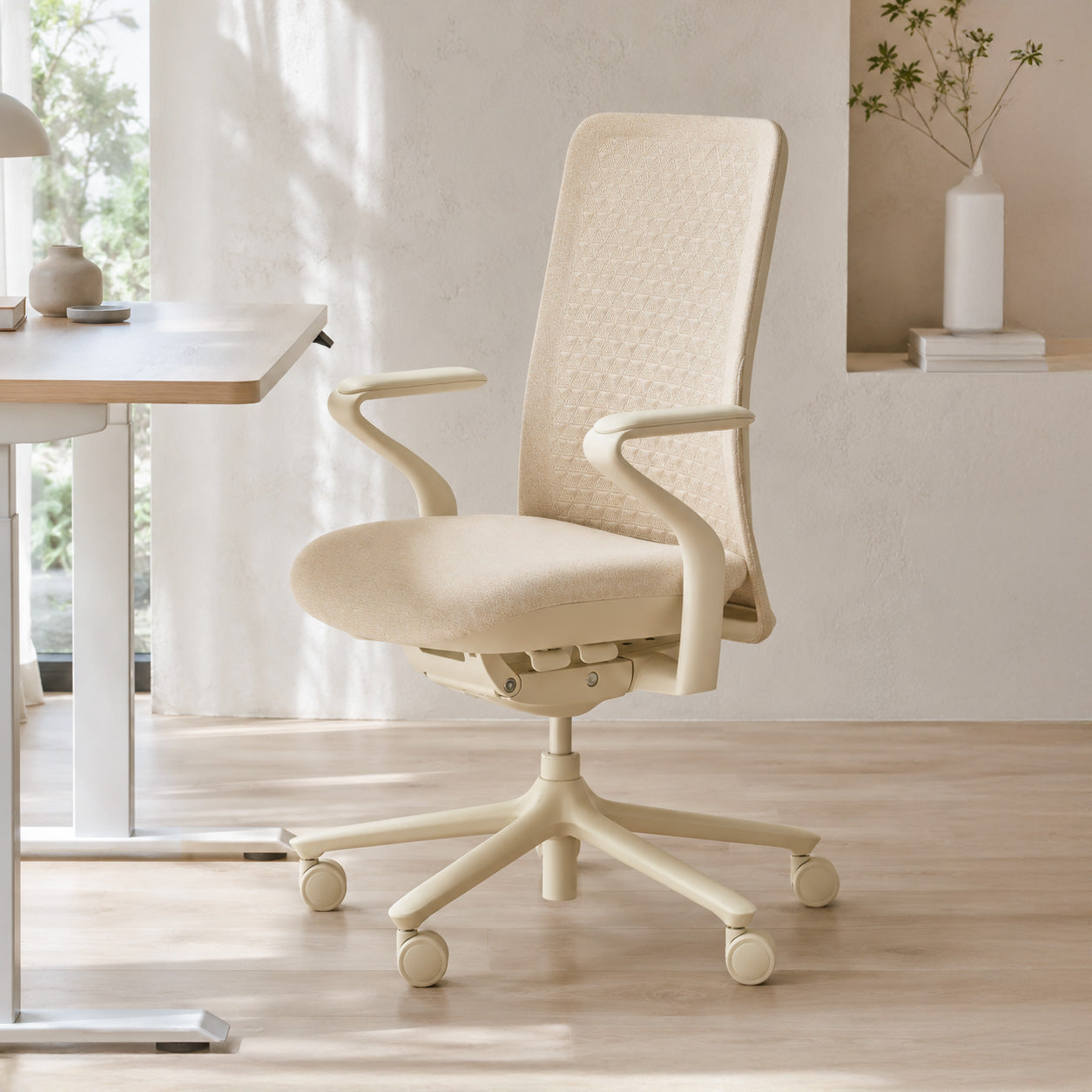 Model 92 Ergonomic Office Chair | Sand (Monocromatic)