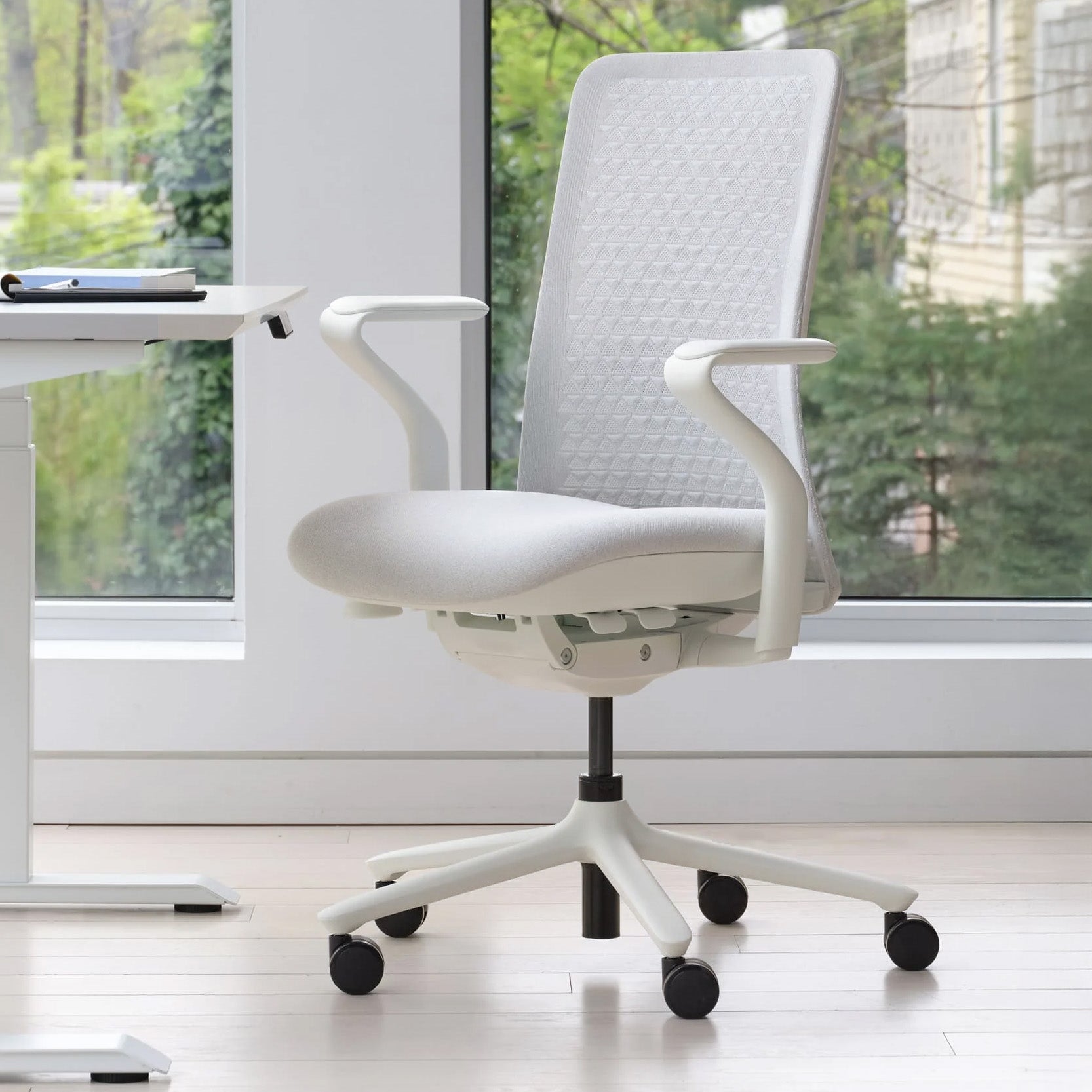 Model 92 Ergonomic Office Chair | Ivory