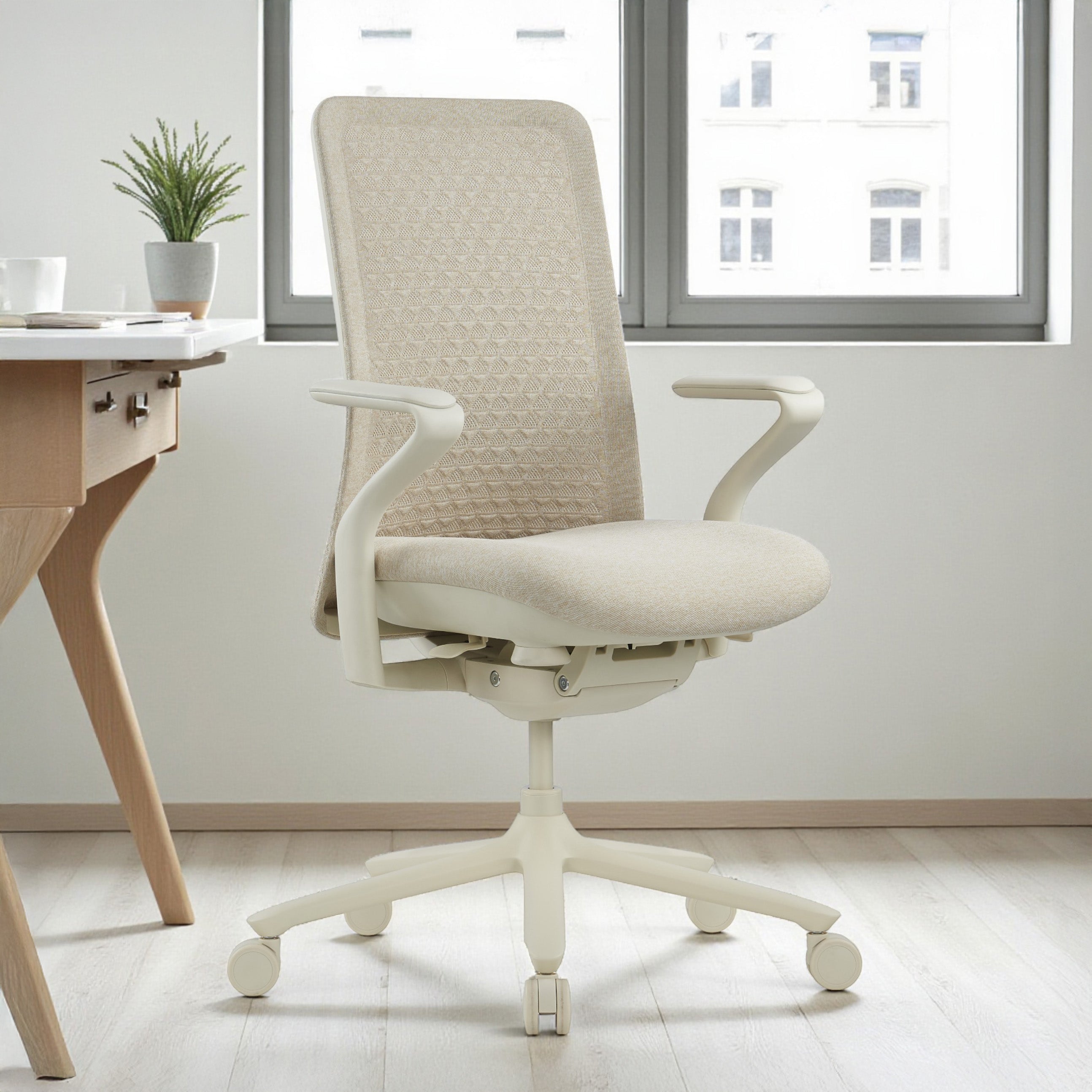 Model 92 Ergonomic Office Chair | Sand (Monocromatic)